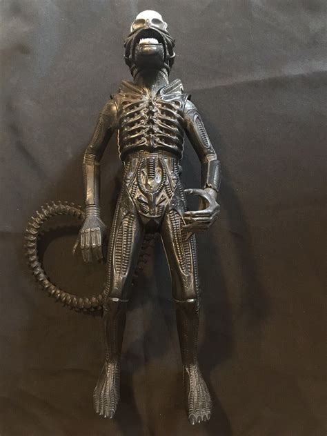 Alien Ultimate Th Anniversary Big Chap Scale Figure