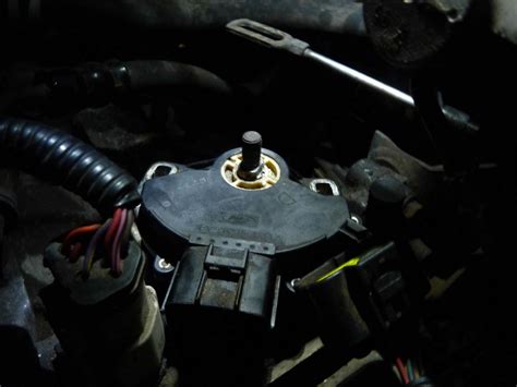 How Do I Remove The Transmission Range Sensor On A 20001 Taurus