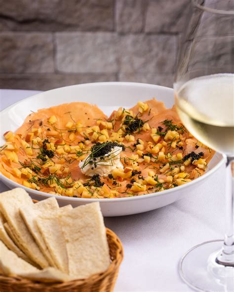 Premiado restaurante Gajos D’Ouro se muda para casarão com novidades