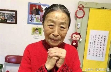 82歲老戲骨發文拜年，卻不料被網友破口大罵！ 每日頭條