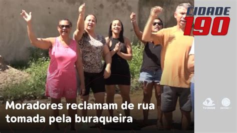 Moradores De Bairro Da Capital Reclamam De Rua Tomada Pela Buraqueira E