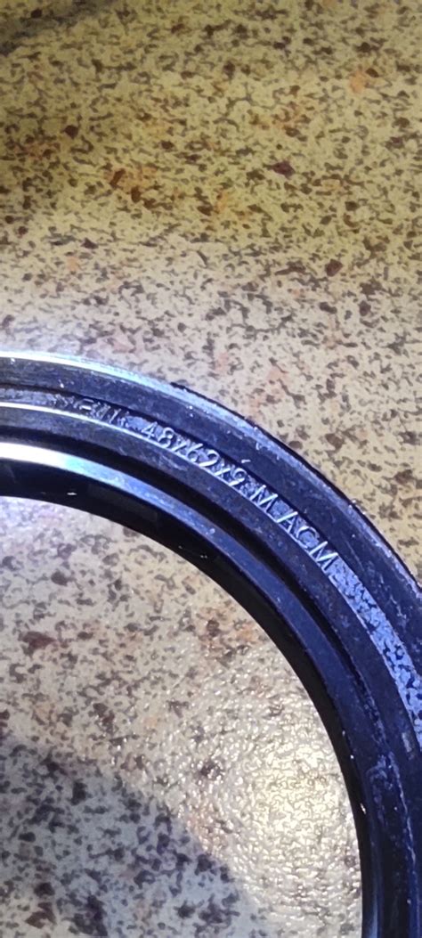 Оригинальный сальник правого привода МКПП 8200983398 Рено Дастер 2.0 L ...