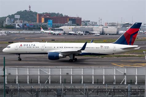 Delta Air Lines Boeing 757 232 N695DL Juan Carlos Alvarez Flickr