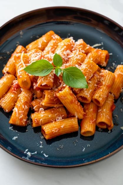 Premium Photo Rigatoni Pasta With Tomato Sauce And Cheese