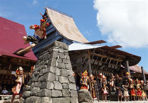 Budaya Lompat Batu Di Nias Indonesia Menarik Sekaligus Mempesona