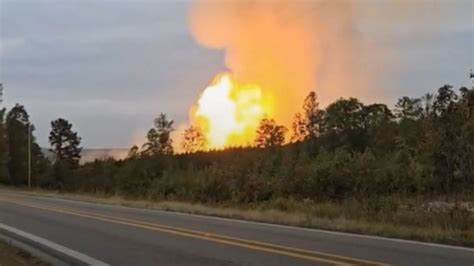 Riesige Rauchsäule In Arkansas Gas Pipeline Explodiert Flammen