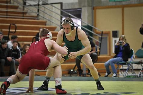 Uvu Wrestling Utah Valley Lands 18 Wrestlers On Wwc All Academic