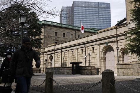 El Banco de Japón pone fin a la política de tipos negativos y abandona