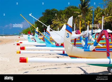 Bateau Traditionnel Balinais Sur Une Plage De Sanur Bali Indon Sie