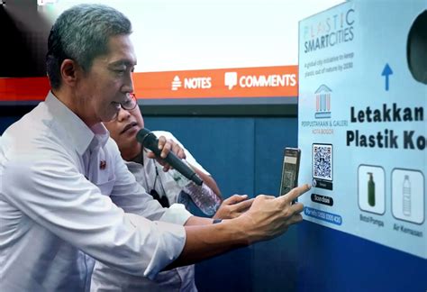 Bijak Dalam Kelola Sampah Plastik ATM Sampah Jadi Solusi