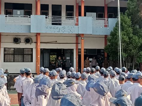 SMAN 1 Babat Jadi Jujukan Program Senin Berkibar