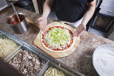 El Proceso De Elaboraci N De Pizzas Manos De Panadero De Cocineros