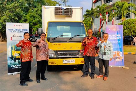 Foto Fuso Canter Cold Chain Truk Logsitik Fuso Buat Pos Indonesia