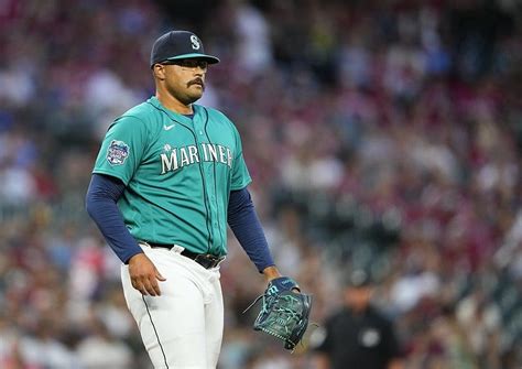 Red Sox Trade Luis Ur As To The Mariners Acquire Right Handed Reliever