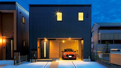 車好きにはたまらない。愛車を眺められるガレージがおしゃれな一軒屋 【maisaka】