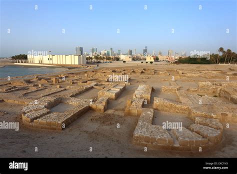 Bahrain fort museum excavations dilmun era hi-res stock photography and ...