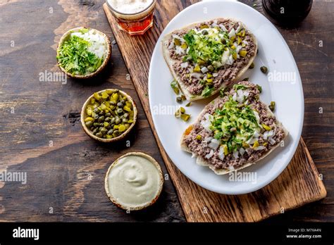 Sándwiches De Carne Cruda Crudo Valdiviano La Comida Chilena Típica