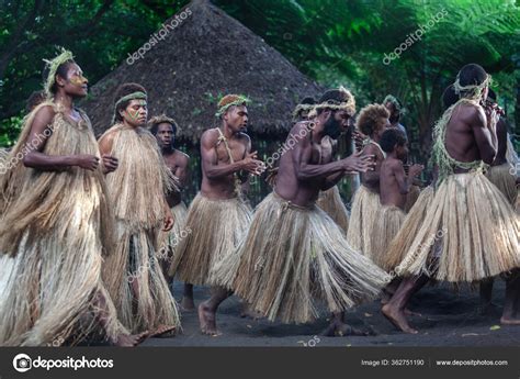 Melanesian Indigenous Yakel Tribe Tanna Island Dancing Traditional ...