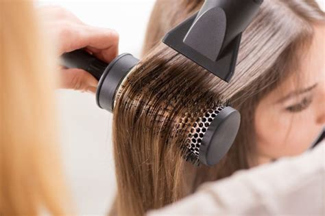 Cómo alisar el pelo con secador como hacerte el brushing paso a paso