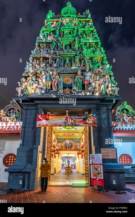 Sri Mariamman Temple, Singapore Stock Photo - Alamy