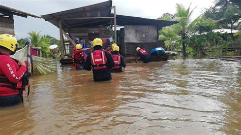 Evacúan a familias en riesgo por inundaciones en Almirante y Changuinola