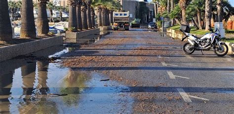 Santo Stefano La Mareggiata Provoca Allagamenti Al Porto Di Aregai