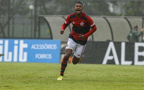 Matheus Fran A Assina Renova O O Flamengo E Passa A Ter A Maior