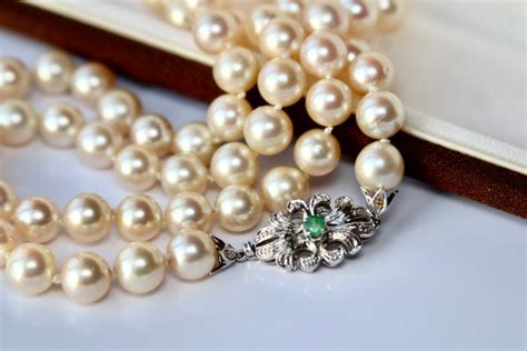 Emerald Kt Gold White Gold Akoya Pearls Mm Aaa Genuine