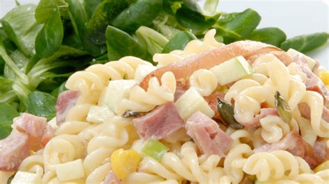 Receta De Ensalada De Pasta Y Codillo Con Frutos Secos Karlos Arguiñano