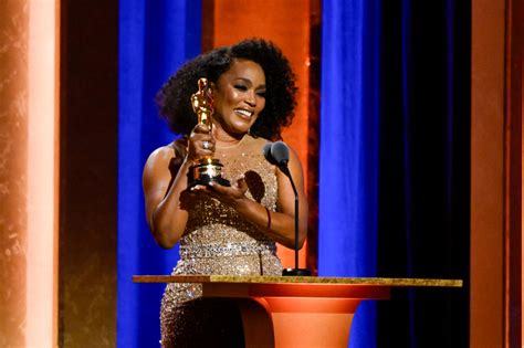 Angela Bassett Receives Oscar In Mermaid Dress At Governors Awards