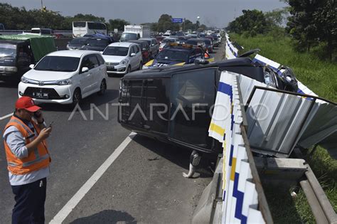 Kecelakaan Di Tol Cikampek Antara Foto