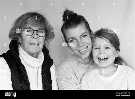 Portrait De Grand Mère Fille Et Petite Fille Photo Stock Alamy