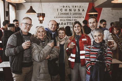 Birra Ichnusa Ambra Limpida Arriva Nei Punti Vendita Italiani