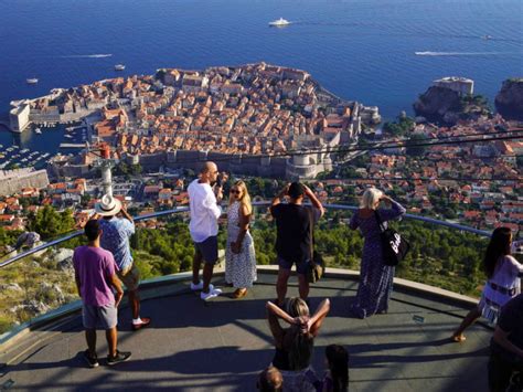 Prihodi od turizma u trećem kvartalu viši za 7 7 posto Bloomberg Adria