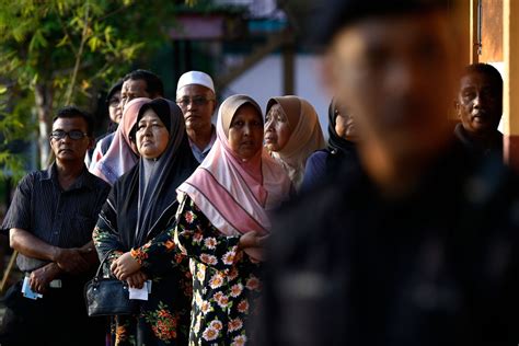 Malaysians Queue To Vote In Hotly Contested Election