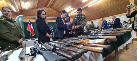 Carabineros exhibió armas recuperadas durante los últimos seis meses en