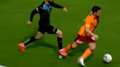 Galatasaray ın Adana Demirspor karşısında kırmızı kart beklediği pozisyon