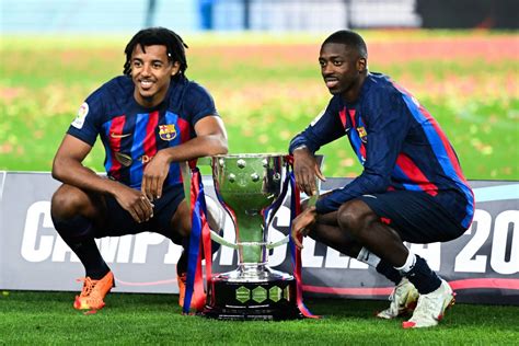 8 best pics of Barca stars posing with La Liga trophy - Football ...