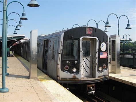 Mta Nyc Subway R On L Nyc Subway Subway Nyc