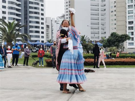 La marinera embrujó a la rotonda del Parque Miguel Grau Municipalidad