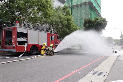 楠梓科技產業園區舉辦「複合型災害事故緊急應變與區域聯防演練」場面逼真