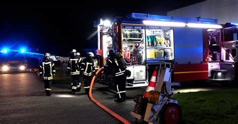 Willich Feuerwehr löscht Wohnungsbrand am Siemensring in Willich