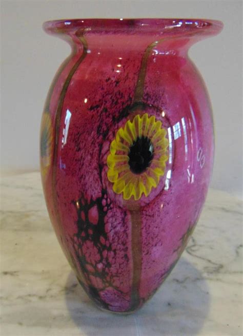 Contemporary Art Glass Vase Measures 8h