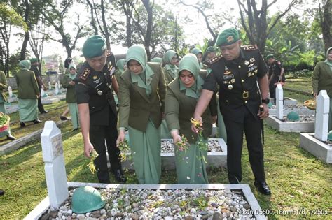 Dandim Hst Pimpin Ziarah Sambut Hari Juang Tni Ad Ke Di Taman