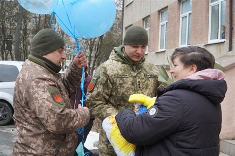 На Волині дружину полеглого Героя з пологового зустріли військовим