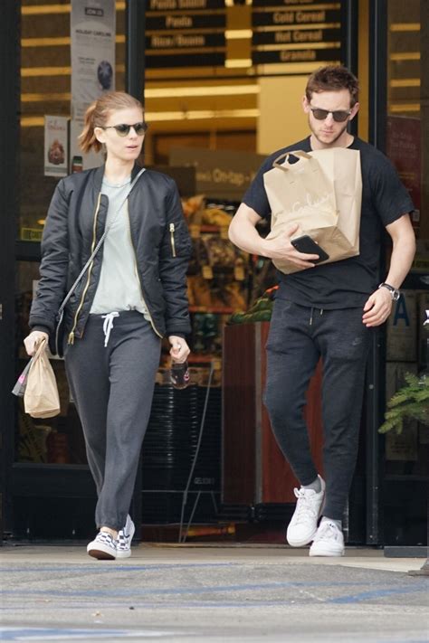 Photo Kate Mara et son mari Jamie Bell sont allés faire des courses