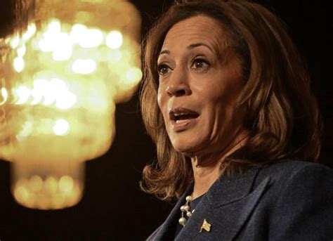 Kamala Harris una pionera frente al último techo de cristal pero una