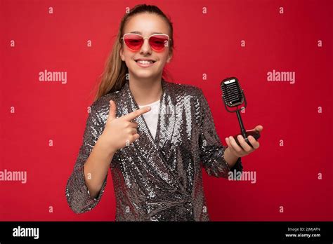 Female Concert Teenager Fotografías E Imágenes De Alta Resolución Alamy