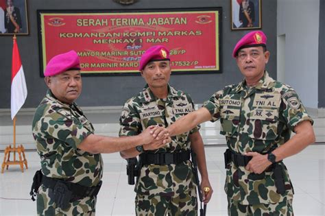 Serah Terima Dua Dansatlak Menkav 1 Marinir