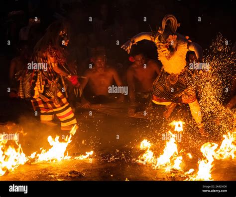 Kecak und feuertanz Fotos und Bildmaterial in hoher Auflösung Alamy